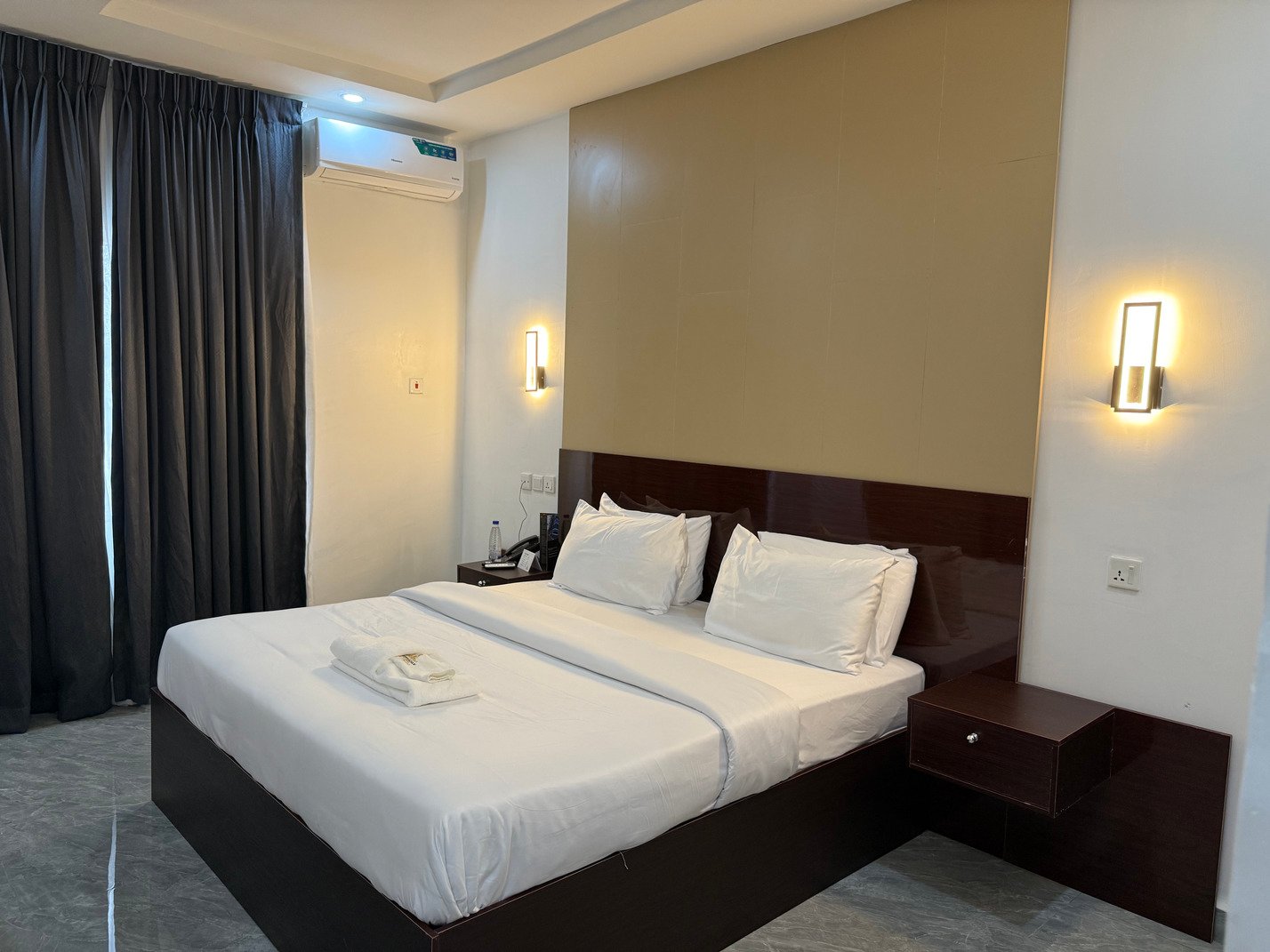 EXECUTIVE ROOMS